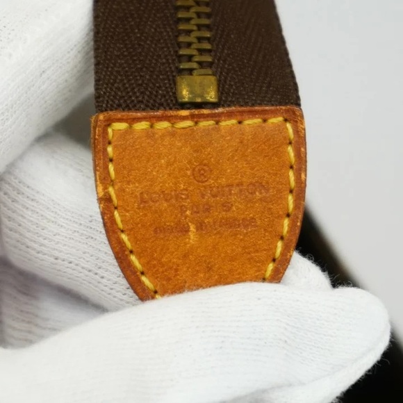 Authentic Louis Vuitton pochette 26 clutch monogram wristlet - Picture 8 of 11
